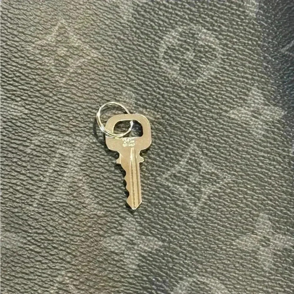 ⭐️ AUTHENTIC NEW LV LOUIS VUITTON REPLACEMENT KEY #315 SILVER  ⭐️ - Picture 1 of 3